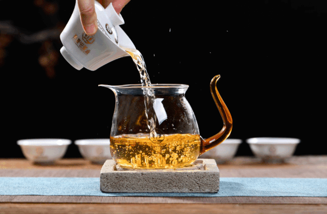 果韻花香,一盞清茗酌知音